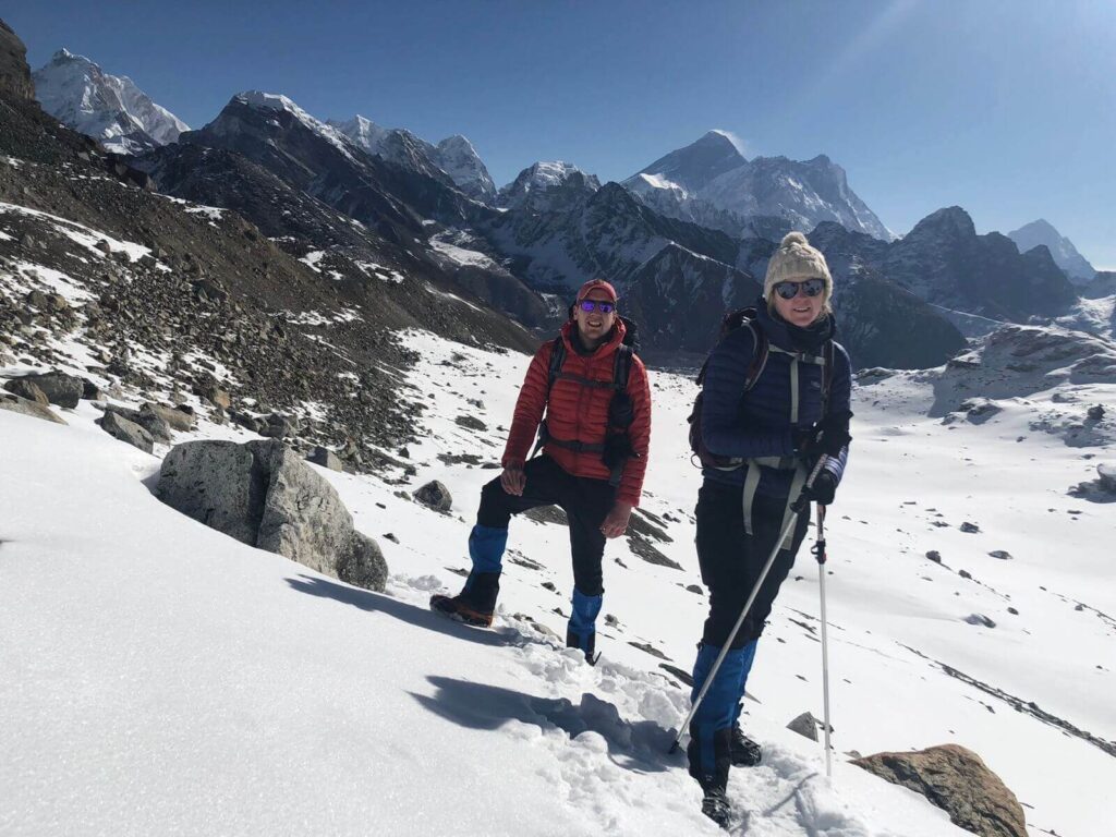 people trekking at ebc gokyo lake