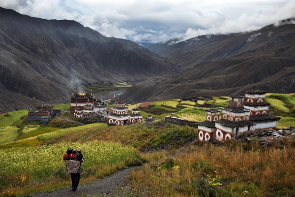 porter carrying load in saldang village dolpo